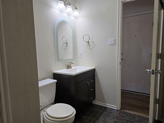 3rd image of 6527 Fairbrook Park Ln
