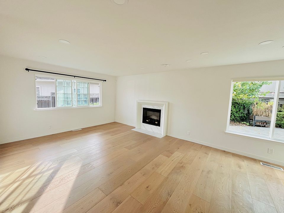 1st image of 1079 Gruwell Pl