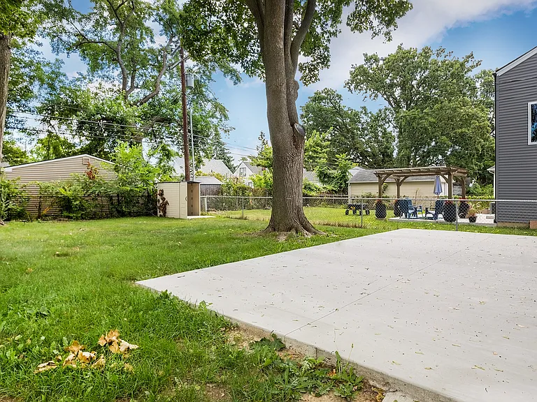 3340 Edgeworth St — Photo 29