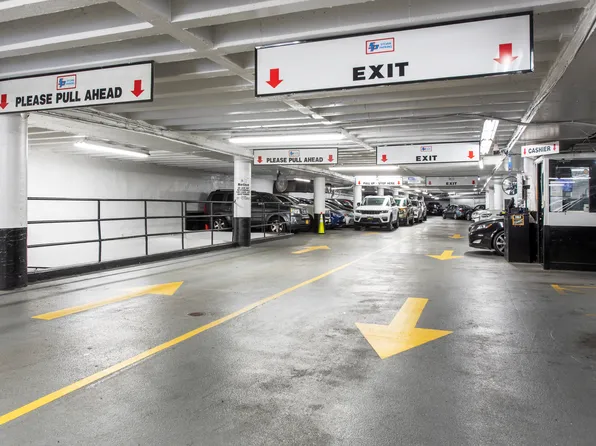 70-25 Yellowstone Boulevard image 18 of 18