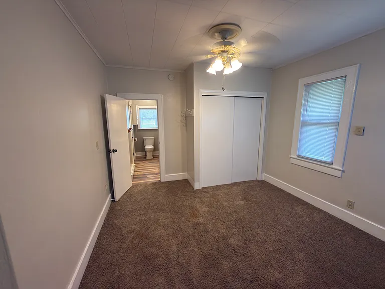 205 E Berry St — Photo 20