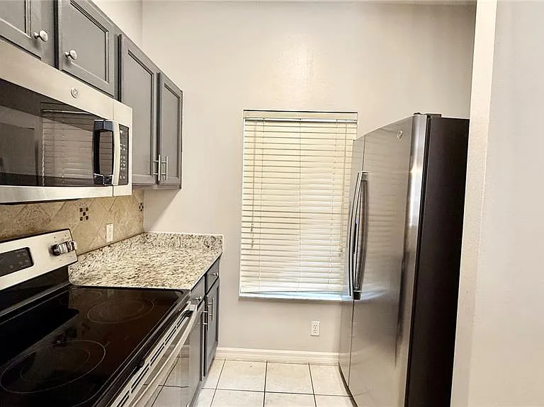 8517 Bay Lilly Loop — Photo 3