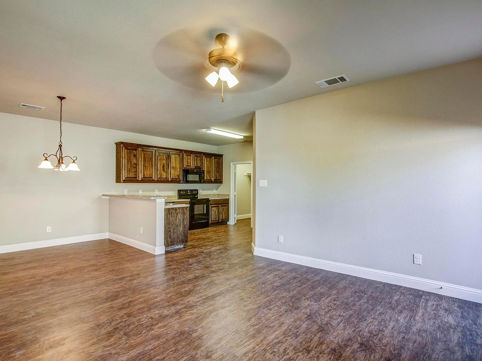 453 Canvas Court — Photo 4