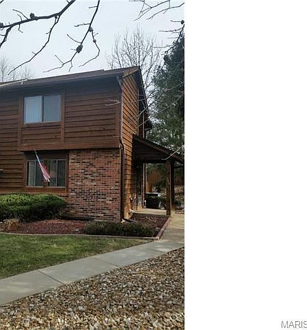 Large brick & cedar end unit. Enter from the side directly into the lovely townhouse.