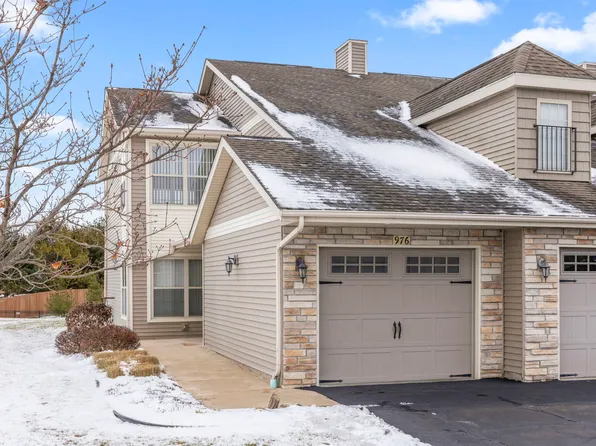 976 Buckingham Dr #976, Sycamore, IL 60178