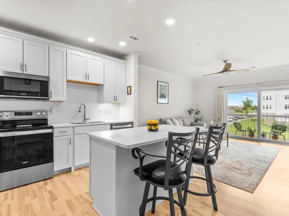 3202 Peters Farm Way #202, Westborough, MA 01581