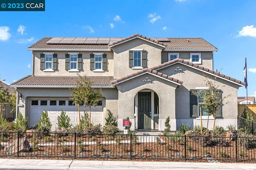 3200 Ridgecrest Dr photo 1
