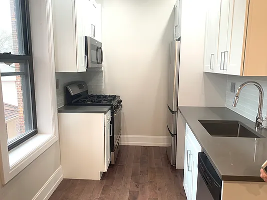 Rented by Tapiro Realty | media 14