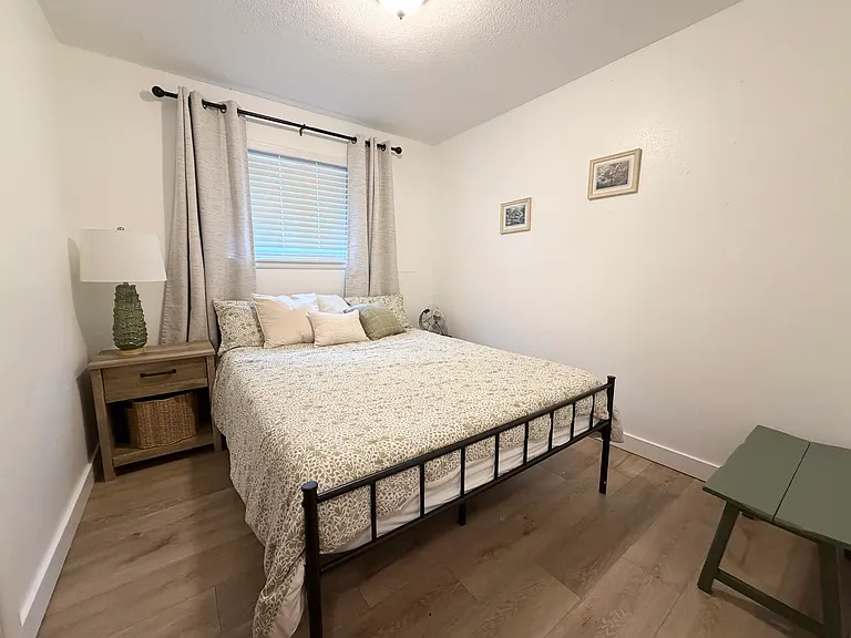 1009 Meadow Park Dr — Photo 4