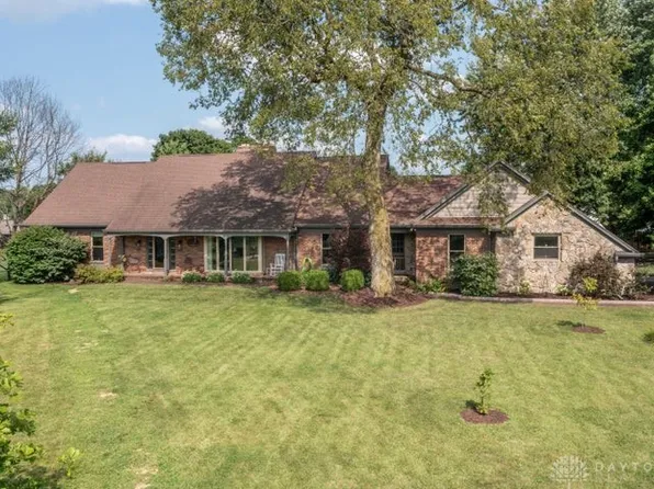 48 Rue Saint Charles Dr, Urbana, OH 43078