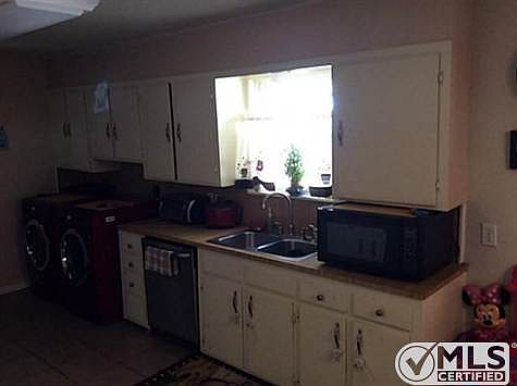 3rd image of 1220 N Willis St