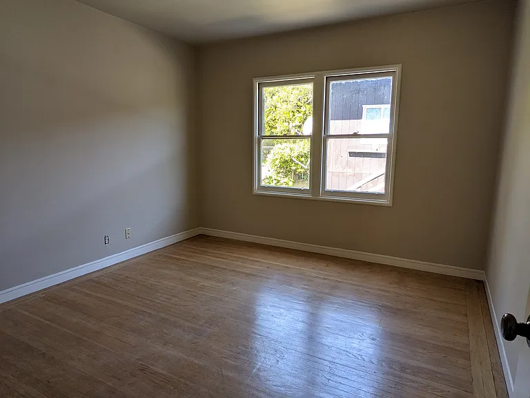 207 Benson Ave — Photo 5