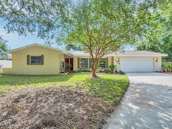 2nd image of 1383 Summerlin Dr