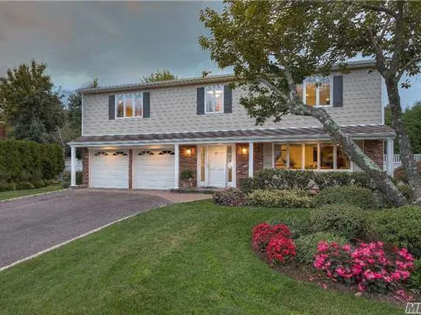 52 Sherwood Dr, Huntington, NY 11743