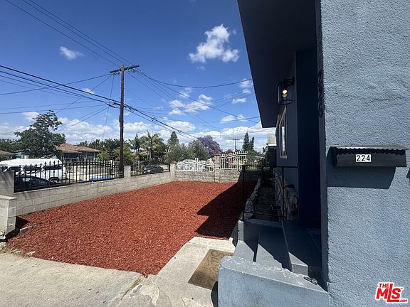 3rd image of 224 W 107th St