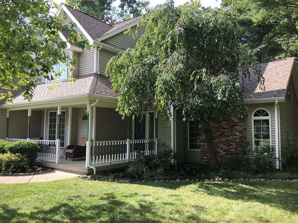 2nd image of 4725 Winding Woods Ln