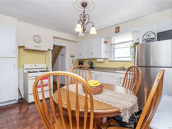 5th image of 11 Terrace Ave