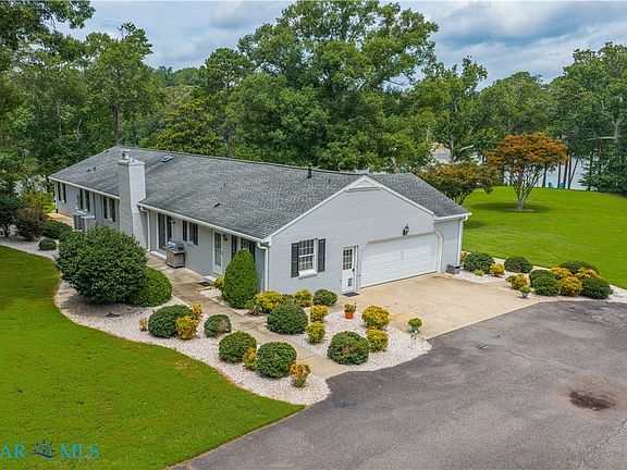 3rd image of 645 Blue Barn Rd