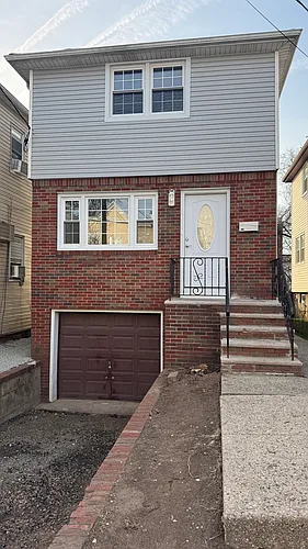 31 Chestnut St Photo 1