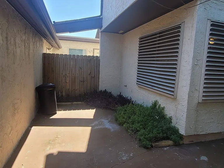 7523 Beaudelaire Cir — Photo 20