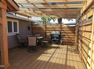 1215 NE 6th St, Grants Pass, OR 97526