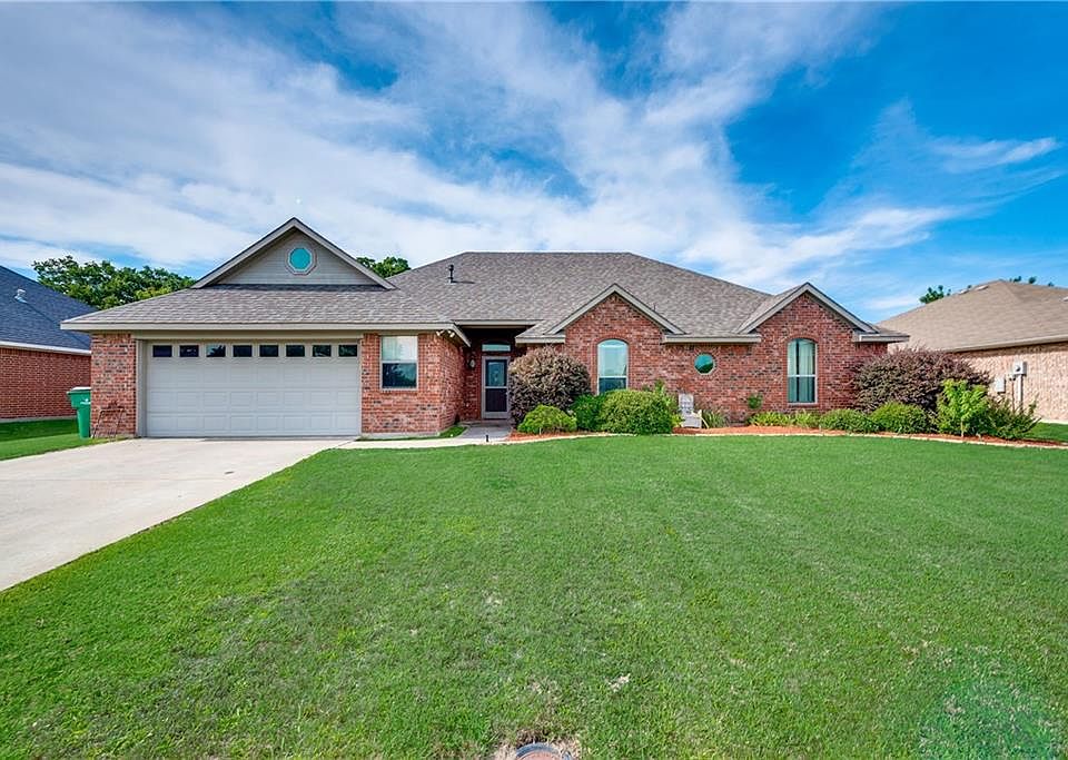 1st image of 526 Baylor Dr