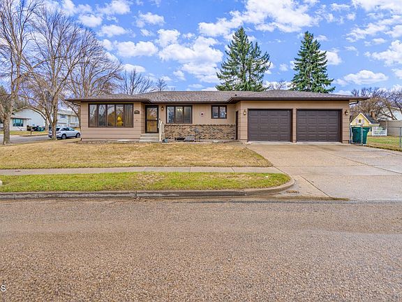 5th image of 1913 Grant Dr