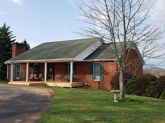 4th image of 404 Country Club Ln