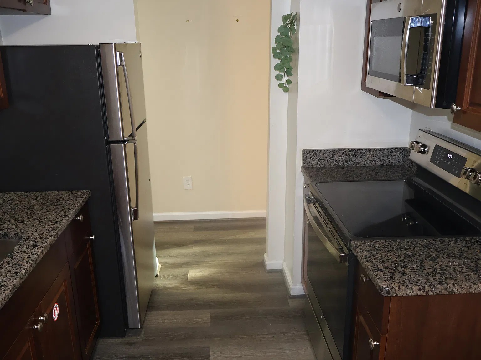 3 bed, 1.5 bath, 1100 sqft, $2,300 — Photo 4