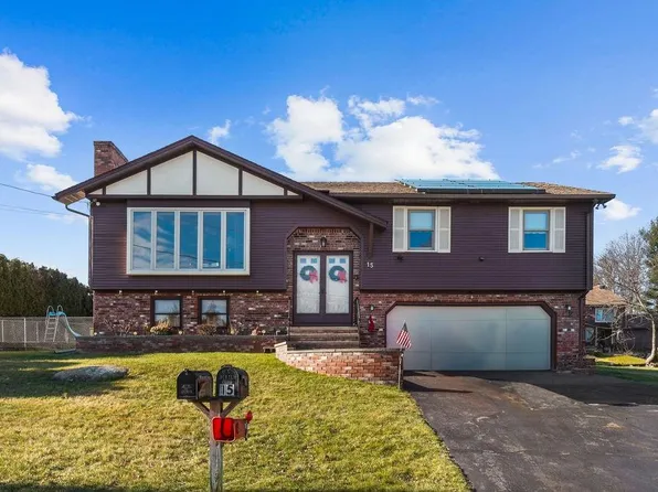 15 Pine Crest Dr, Johnston, RI 02919