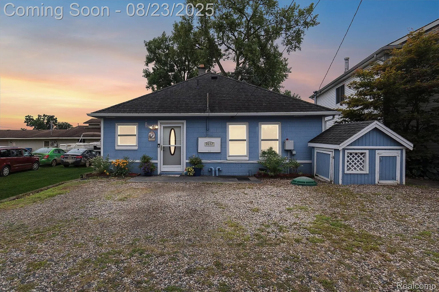 9037 Buckingham St photo 1