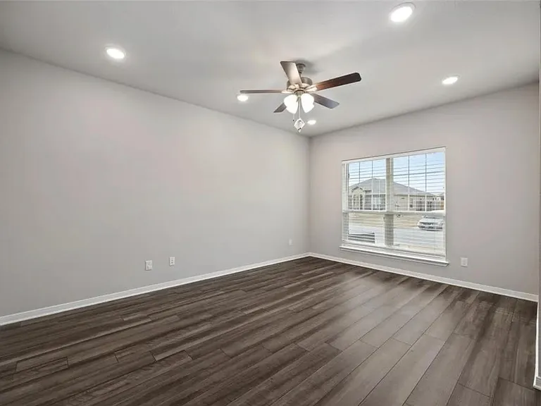 5211 Friars Loop — Photo 7