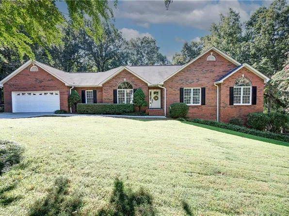 175 Thornwood Dr SE, Calhoun, GA 30701