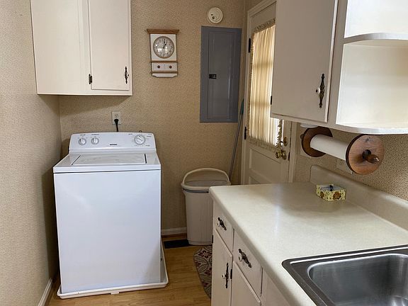 5th image of 35 Robertson St