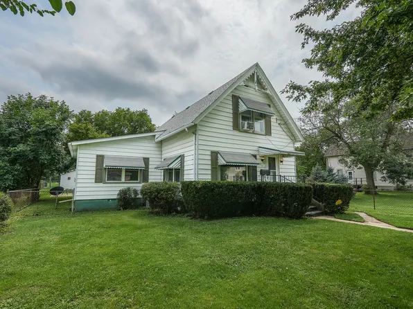 411 E 5th St, Momence, IL 60954