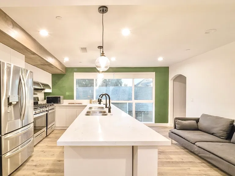 1455 W 36th St — Photo 12