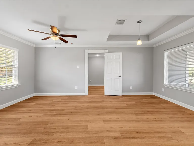 1941 Lynnview Dr — Photo 6