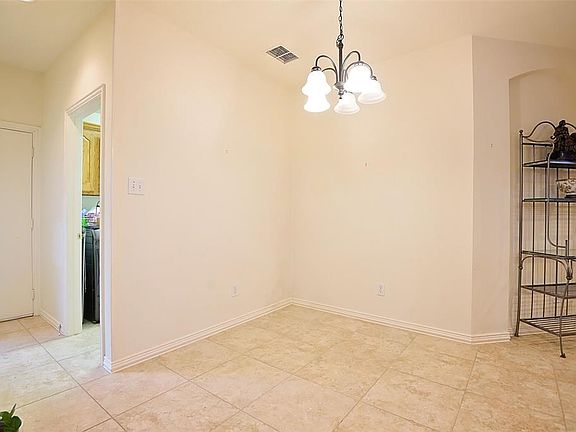4th image of 1832 Bay Hill Dr