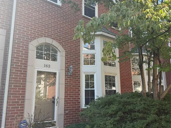 162 S Georgetown Sq, Royal Oak, MI 48067