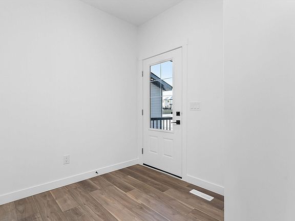 3rd image of 748 Astoria Way