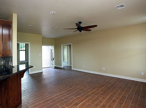 5th image of 1002 Stone Creek Dr