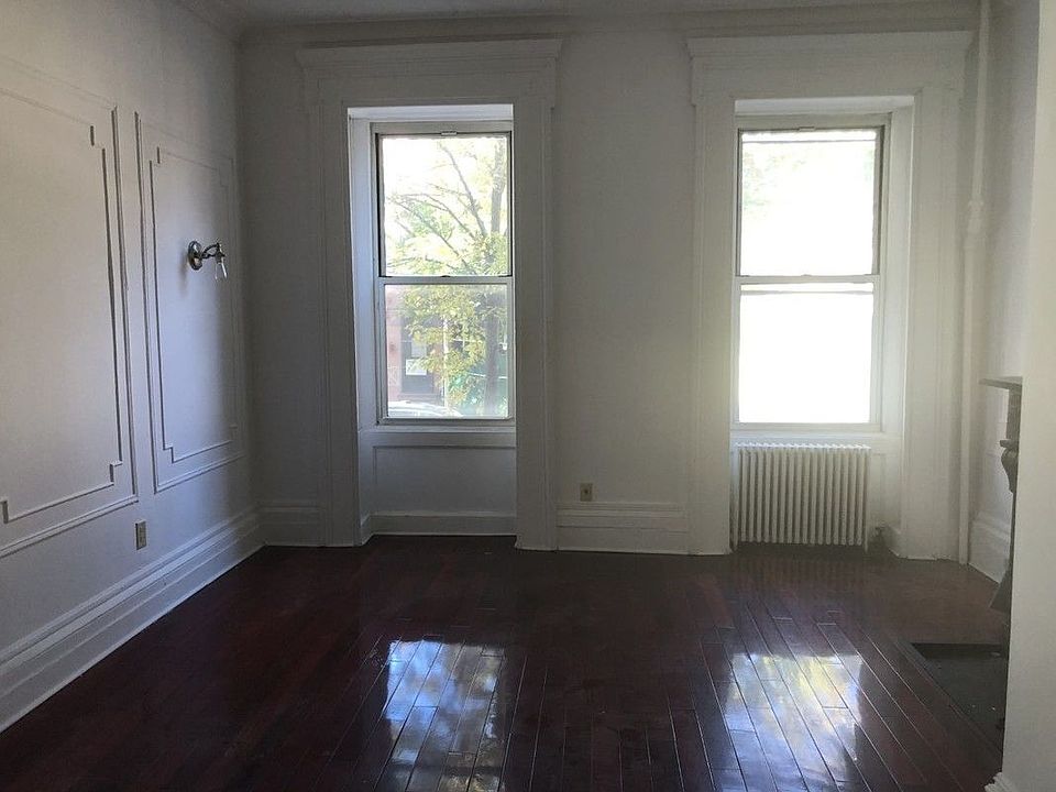 1st image of 320 Degraw St Floor 1