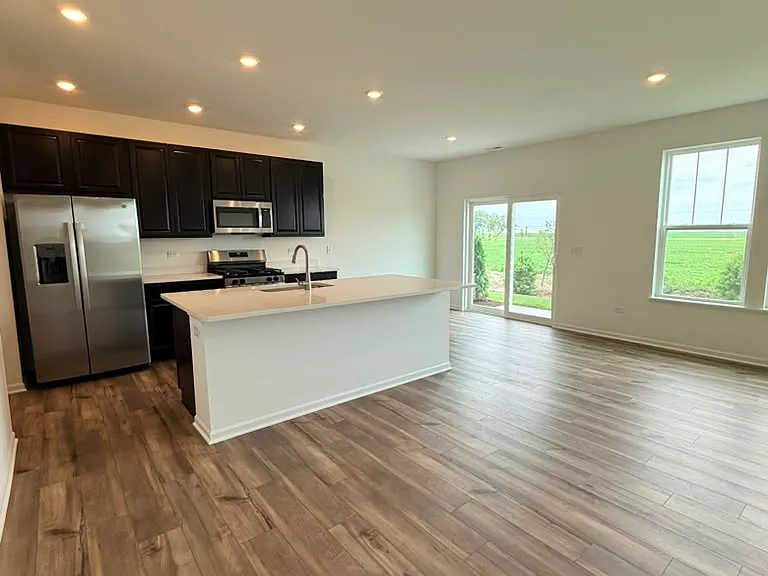 25706 W Wakefield Dr — Photo 4