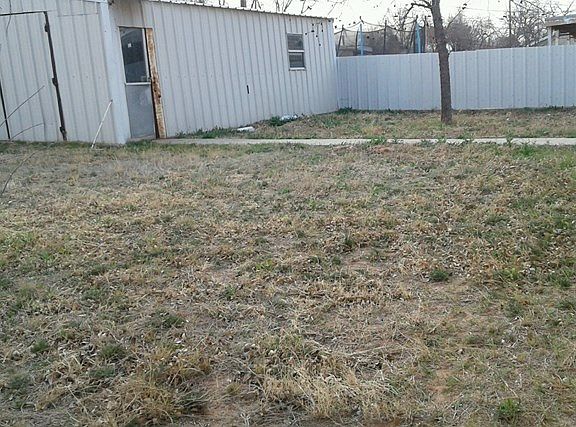 3rd image of 910 N Carol Ave