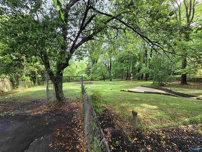 1209 Governors Dr SE — Photo 29