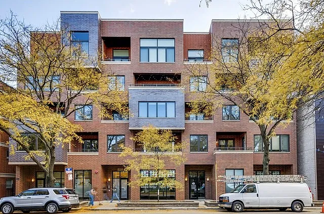 1937 W Diversey Pkwy #2E — Photo 1