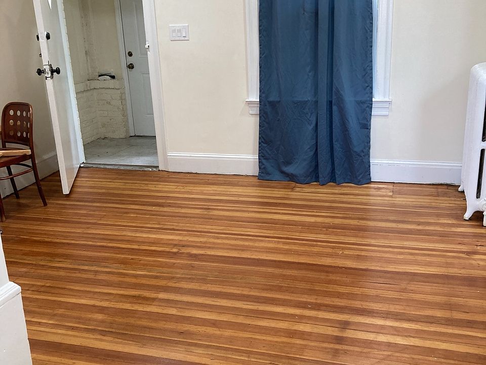1st image of 209 Zoe St