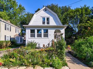 388 Congdon Ave, Elgin, IL 60120