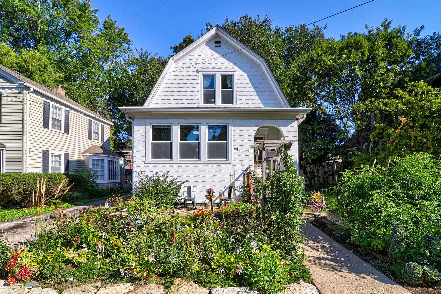 388 Congdon Ave photo 1