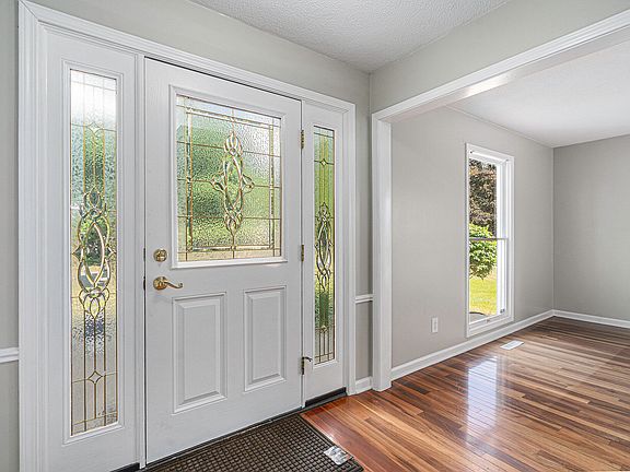 5th image of 2210 Aberdeen Dr